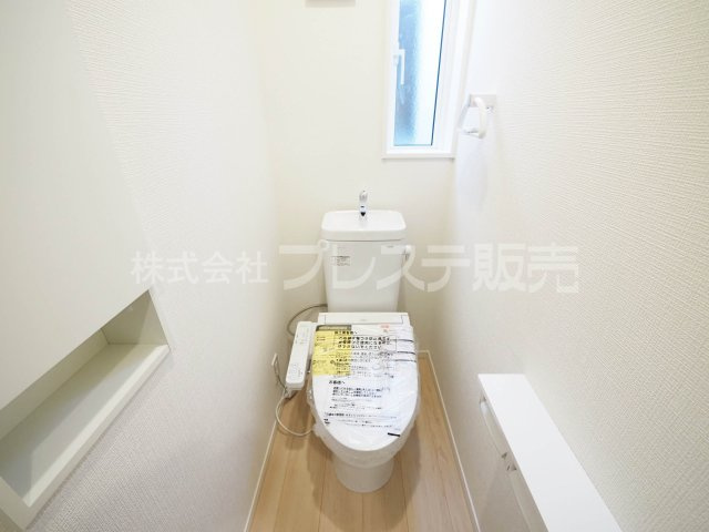 大和郡山市箕山町の新築一戸建 全６区画のトイレ|現地写真（６号地２階）温水洗浄便座を標準装備！