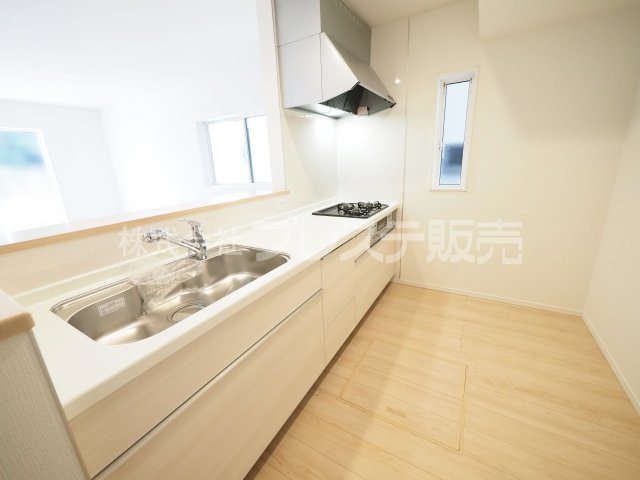 大和郡山市箕山町の新築一戸建 全６区画のキッチン|現地写真（６号地キッチン）人気の対面キッチン♪
