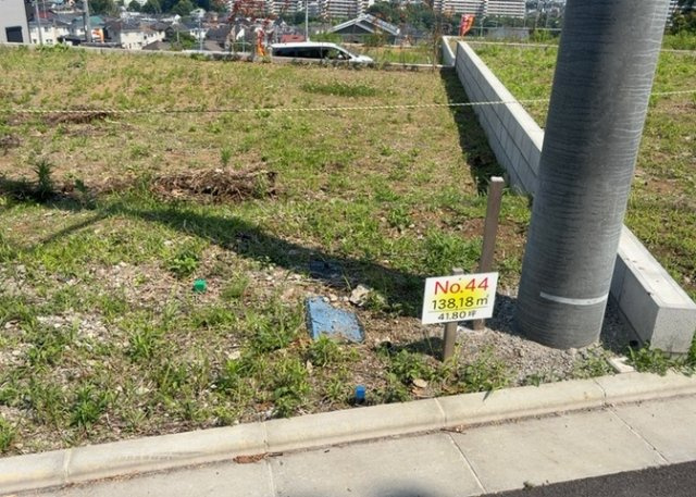 【外観】 | 土地購入を検討されている場合、境界杭がない状態で購入してしまうと境界確定測量をする必要があり、費用がかかります。購入の前に、売主、隣土地所有者立ち合いのもと境界を確定し境界杭を設置するのがベストです。