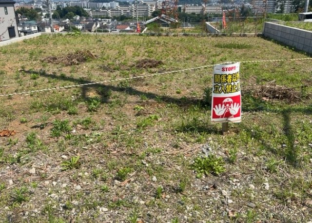 【外観】 | 家を建てる前提で土地を探している場合、地盤の丈夫さは譲れない条件の一つです。地盤が脆弱だと追加工事が必要となります。また、過去に地盤沈下や液状化現象を起こした土地は、できるだけ避けた方がいいでしょう。