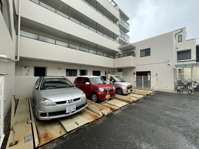 マンションヴィーガの駐車場