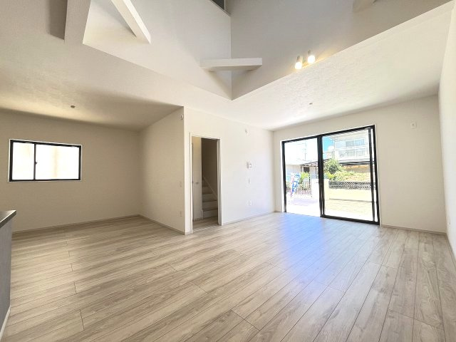 【居間・リビング】 | 福岡市南区屋形原1丁目2期　2号棟（全2棟）【仲介手数料無料・0円】 | 現地写真。