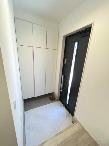 【玄関】 | 福岡市南区屋形原1丁目2期　2号棟（全2棟）【仲介手数料無料・0円】 | 現地写真。