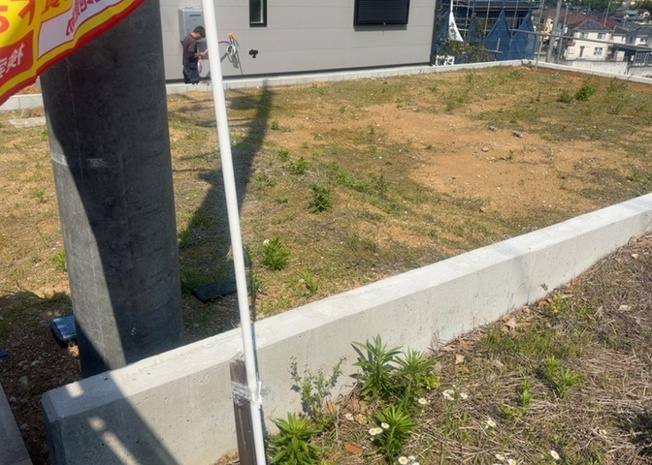 【外観】 | 土地購入を検討されている場合、境界杭がない状態で購入してしまうと境界確定測量をする必要があり、費用がかかります。購入の前に、売主、隣土地所有者立ち合いのもと境界を確定し境界杭を設置するのがベストです。