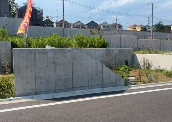 【外観】 | 人が暮らすうえで日光は大切な要素となります。日当たりの良さは譲れないポイントですね。併せて近くに大きな建築物の建築予定がないか、あるいはそれが可能な土地が近くにないか事前に確認することもお勧めします。