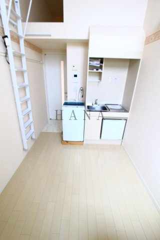 横浜エトランゼの居間・リビング