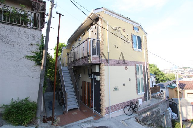 横浜エトランゼの周辺