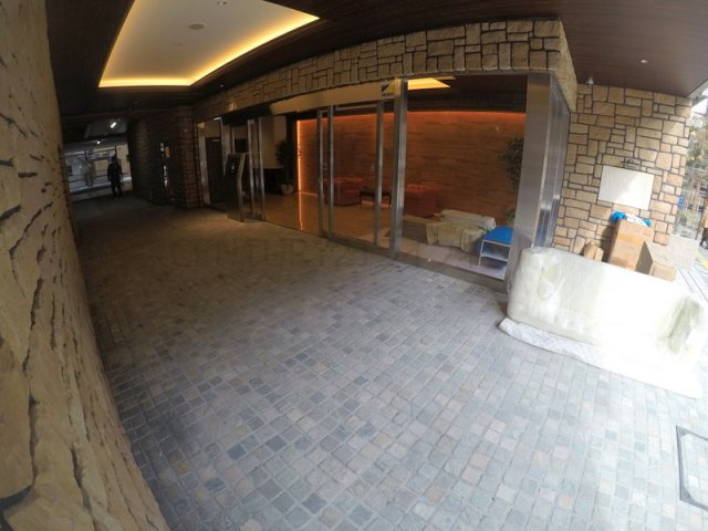 【エントランス】 | プレジオ江坂ルージュ