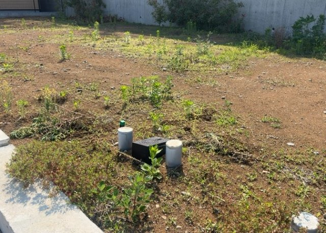 【外観】 | 土地を買う際、住む地域の自治体や福祉の補助制度にも注目してみましょう。子供や老人の医療補助やゴミ出しのルールなど、自治体によってルールに大きな違いがあるため、暮らしやすい土地で判断するとよいでしょう。