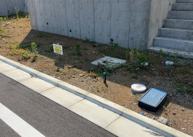 【外観】 | 隣家の土地はどうなっているのか、生活利便施設が近くにあるのか、学校まで近いかなど、お客様のライフスタイルにあわせたイメージが重要です。また、近くにあると困る施設が近くにないかも確認するといいでしょう。