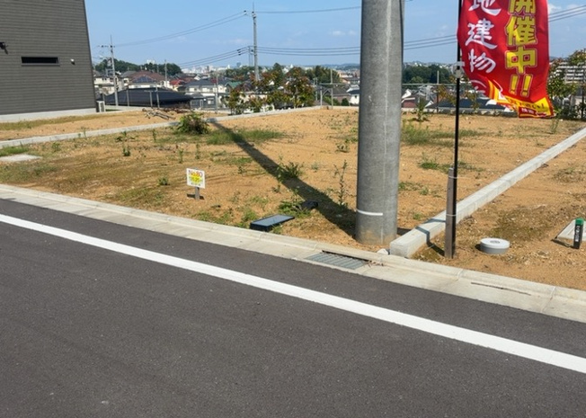 【外観】 | 土地の面積＝住宅面積ではありません。建ぺい率の問題などで、土地のある場所によって住宅を建てられる面積は限られています。高さもしかり、「土地」という言葉の中には、建築条件も含まれると考えておきましょう。