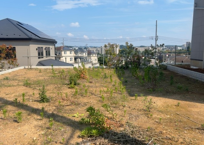 【外観】 | 人が暮らすうえで日光は大切な要素となります。日当たりの良さは譲れないポイントですね。併せて近くに大きな建築物の建築予定がないか、あるいはそれが可能な土地が近くにないか事前に確認することもお勧めします。