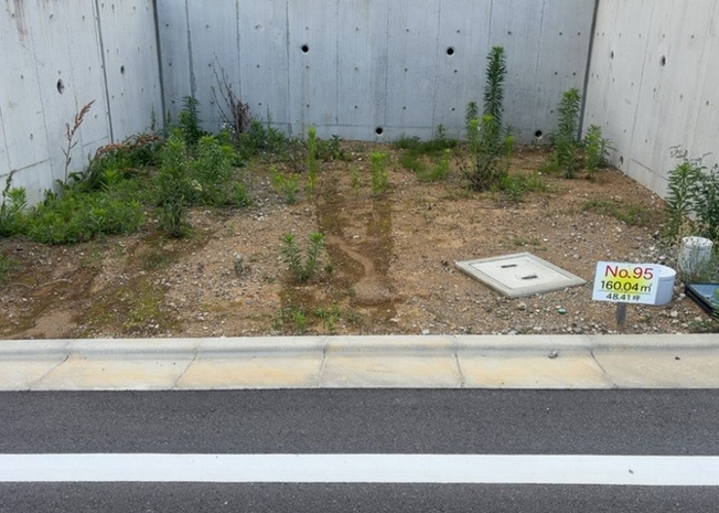【外観】 | 土地購入を検討されている場合、境界杭がない状態で購入してしまうと境界確定測量をする必要があり、費用がかかります。購入の前に、売主、隣土地所有者立ち合いのもと境界を確定し境界杭を設置するのがベストです。