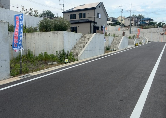 【外観】 | 物件の詳細については、現地を見てわかること以外に、役所や法務局などで調べないとわからないことがあります。そのため、現地に行く場合は、もしこの物件を買ったらどのような生活ができるかをイメージしましょう。