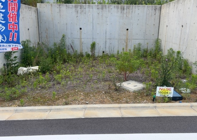 【外観】 | 土地購入を検討されている場合、境界杭がない状態で購入してしまうと境界確定測量をする必要があり、費用がかかります。購入の前に、売主、隣土地所有者立ち合いのもと境界を確定し境界杭を設置するのがベストです。