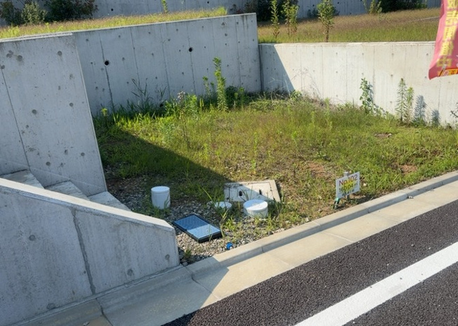 【外観】 | 家を建てる前提で土地を探している場合、地盤の丈夫さは譲れない条件の一つです。地盤が脆弱だと追加工事が必要となります。また、過去に地盤沈下や液状化現象を起こした土地は、できるだけ避けた方がいいでしょう。
