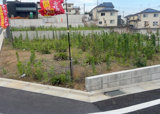 【外観】 | 人が暮らすうえで日光は大切な要素となります。日当たりの良さは譲れないポイントですね。併せて近くに大きな建築物の建築予定がないか、あるいはそれが可能な土地が近くにないか事前に確認することもお勧めします。