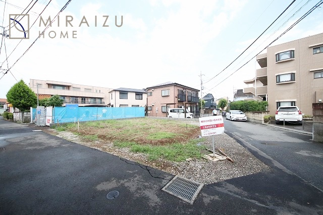 【前面道路含む現地写真】 | お車の運転に自信のない方でも安心かなと思います。とても解放感があり、日当たりも気持ちよさそうです。