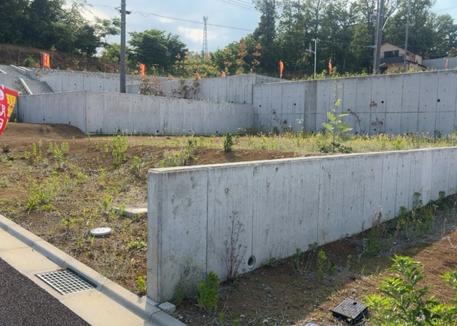 【外観】 | 土地の面積＝住宅面積ではありません。建ぺい率の問題などで、土地のある場所によって住宅を建てられる面積は限られています。高さもしかり、「土地」という言葉の中には、建築条件も含まれると考えておきましょう。