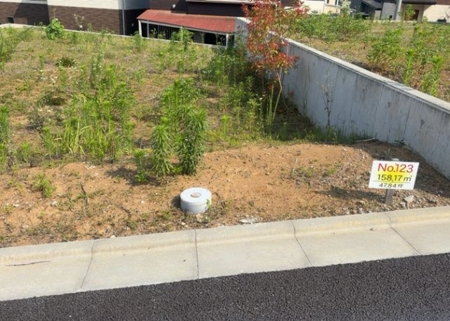 【外観】 | 土地購入を検討されている場合、境界杭がない状態で購入してしまうと境界確定測量をする必要があり、費用がかかります。購入の前に、売主、隣土地所有者立ち合いのもと境界を確定し境界杭を設置するのがベストです。