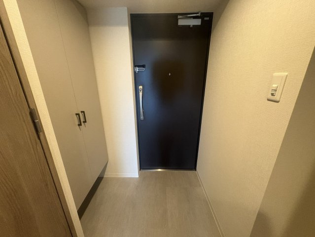MAXIV　CROS江坂の玄関