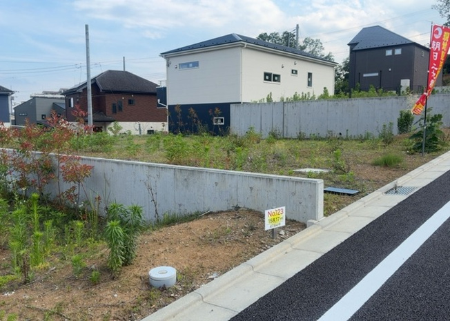 【外観】 | 土地の面積＝住宅面積ではありません。建ぺい率の問題などで、土地のある場所によって住宅を建てられる面積は限られています。高さもしかり、「土地」という言葉の中には、建築条件も含まれると考えておきましょう。