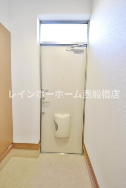 アセット参番館の玄関