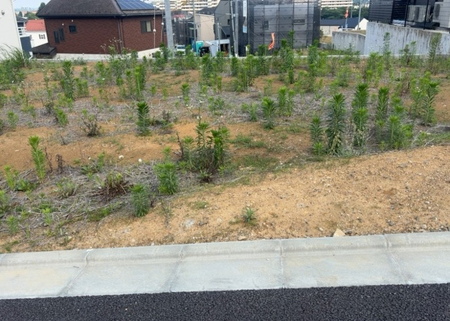 【外観】 | 土地購入を検討されている場合、境界杭がない状態で購入してしまうと境界確定測量をする必要があり、費用がかかります。購入の前に、売主、隣土地所有者立ち合いのもと境界を確定し境界杭を設置するのがベストです。