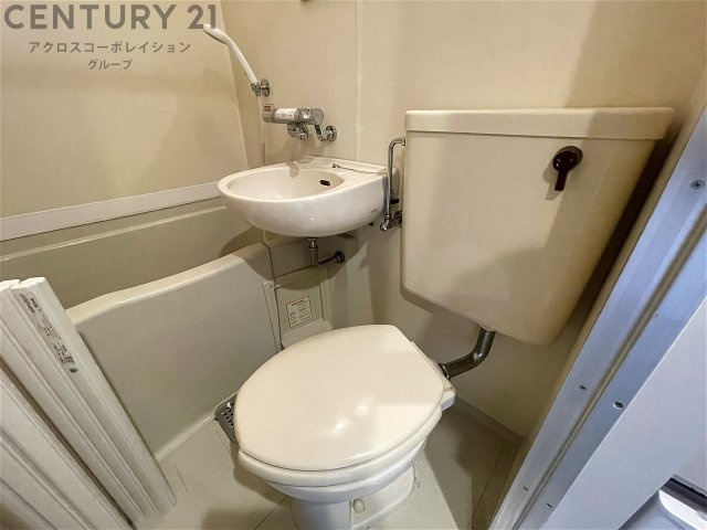 浴室内にトイレがあります！