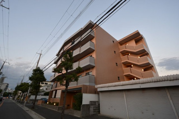 エレベーター付きで荷物があっても安心♪
