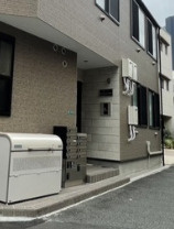 中野区中央１丁目のアパートのエントランス