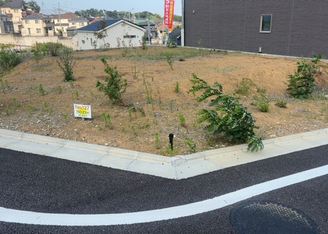 【外観】 | 土地購入を検討されている場合、境界杭がない状態で購入してしまうと境界確定測量をする必要があり、費用がかかります。購入の前に、売主、隣土地所有者立ち合いのもと境界を確定し境界杭を設置するのがベストです。