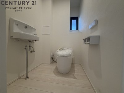 トイレ内に手洗い用の洗面台あり