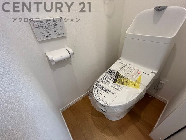 温水洗浄便座付きのトイレです♪