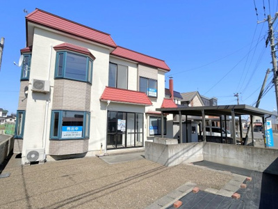 【外観】 | 弘前市大字栄町３丁目・中古住宅 | 価格には消費税、リフォーム費用を含みます。リフォーム中でもご案内可能。内覧希望の方はお電話ください。