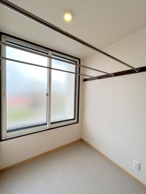 【その他】 | 弘前市大字栄町3丁目・中古住宅 | 2階サンルームです。南側ですので、お洗濯物がよく乾きそうですね。