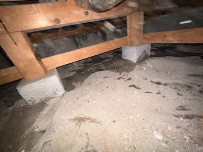 【構造・工法・仕様】 | 弘前市大字栄町3丁目・中古住宅 | 中古住宅の3大リスクである、雨漏り、主要構造部分の欠陥や腐食、給排水管の漏水や故障を2年間保証します。その前提で床下まで確認のうえでリフォームし、シロアリの被害調査と防除工事も行いました。