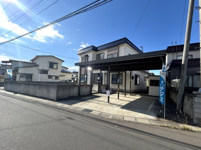 【外観】 | 弘前市大字栄町3丁目・中古住宅 | 別角度からの外観です。屋根・外壁は塗装を行いました。