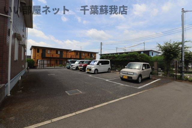 グランコートJAの駐車場|駐車場があるので、車を買う予定の方も安心です