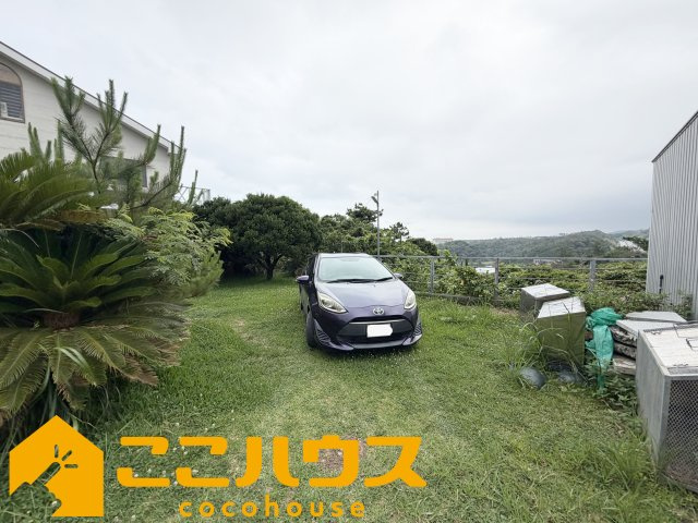 恩納村谷茶　中古一戸建ての庭|こちらにも駐車できます！