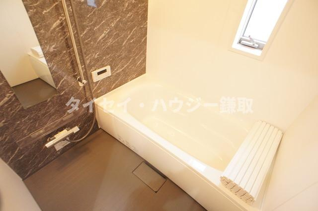 ファミエ寒川の浴室