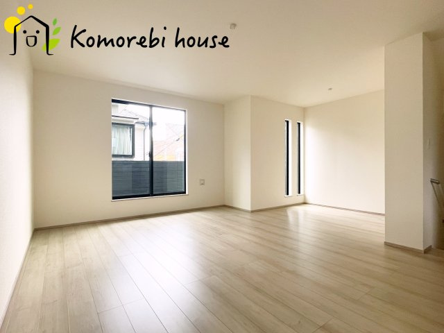 さいたま市北区大成町　新築一戸建て　ハートフルタウン　Aの居間・リビング|おしゃれなリビングです