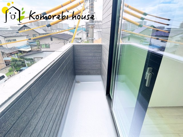 さいたま市北区大成町　新築一戸建て　ハートフルタウン　Aのバルコニー|外からの目が気にならないバルコニーで洗濯物が干せます