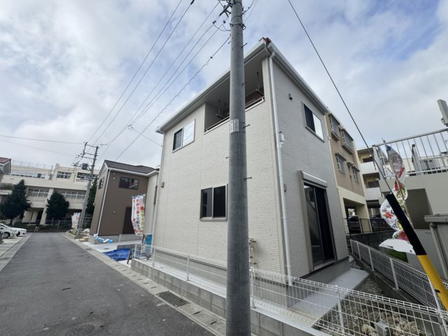 那覇市仲井真（全8棟）3号棟の外観|3号棟　並列駐車2台完備♪EV車充電設備付き♪