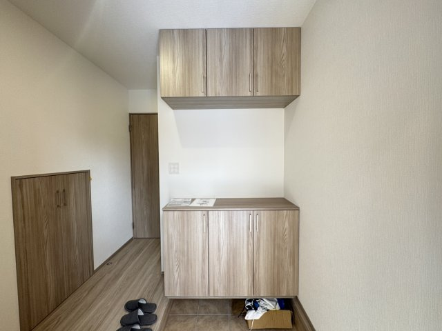 那覇市仲井真（全8棟）3号棟の玄関|3号棟　十分な収納付き玄関♪