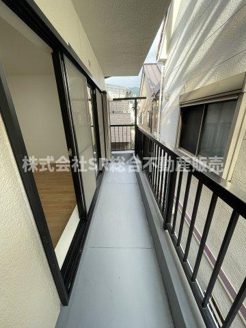昭和町中古戸建のバルコニー|2F南側バルコニー。少々の雨が降っても大丈夫です！