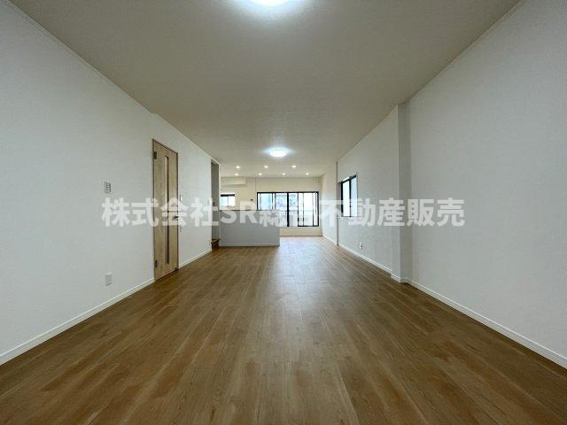 昭和町中古戸建の居間・リビング|ゆったり過ごせるリビングです