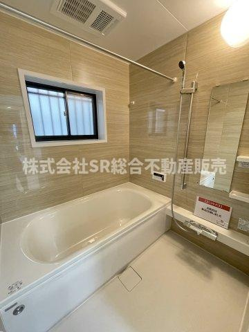 昭和町中古戸建の浴室|足を伸ばしてゆったりと浸かれる浴槽です♪