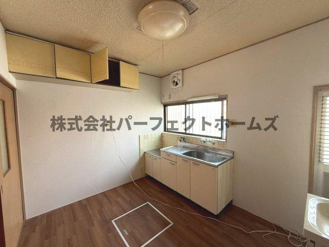 長尾家具3丁目戸建　賃貸の居間・リビング|ゆったりとした居間です