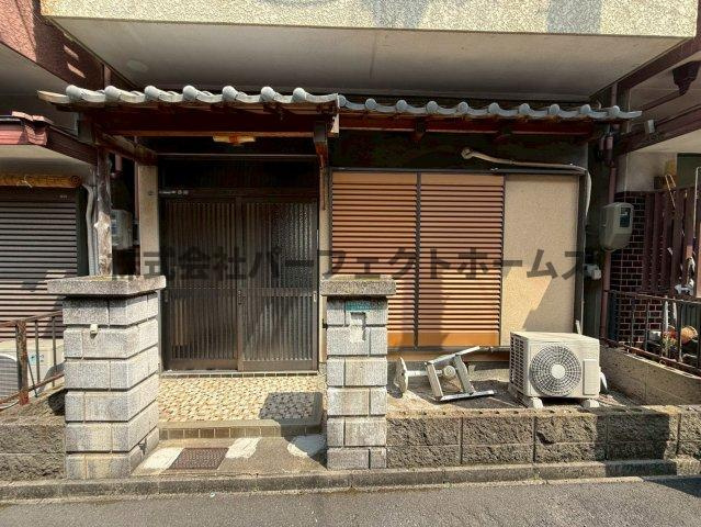 長尾家具3丁目戸建　賃貸のエントランス|ゆとりのあるエントランスです